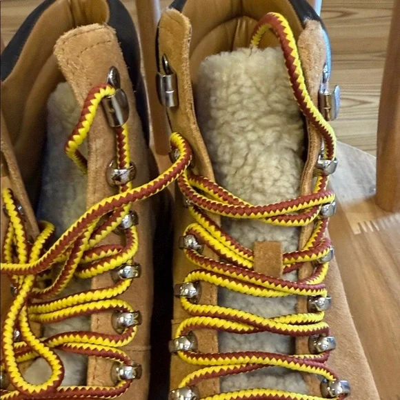 Marc Fisher LTD Nairy lace up shearling lug sole booties in tan suede. Womens 8 - Picture 5 of 10